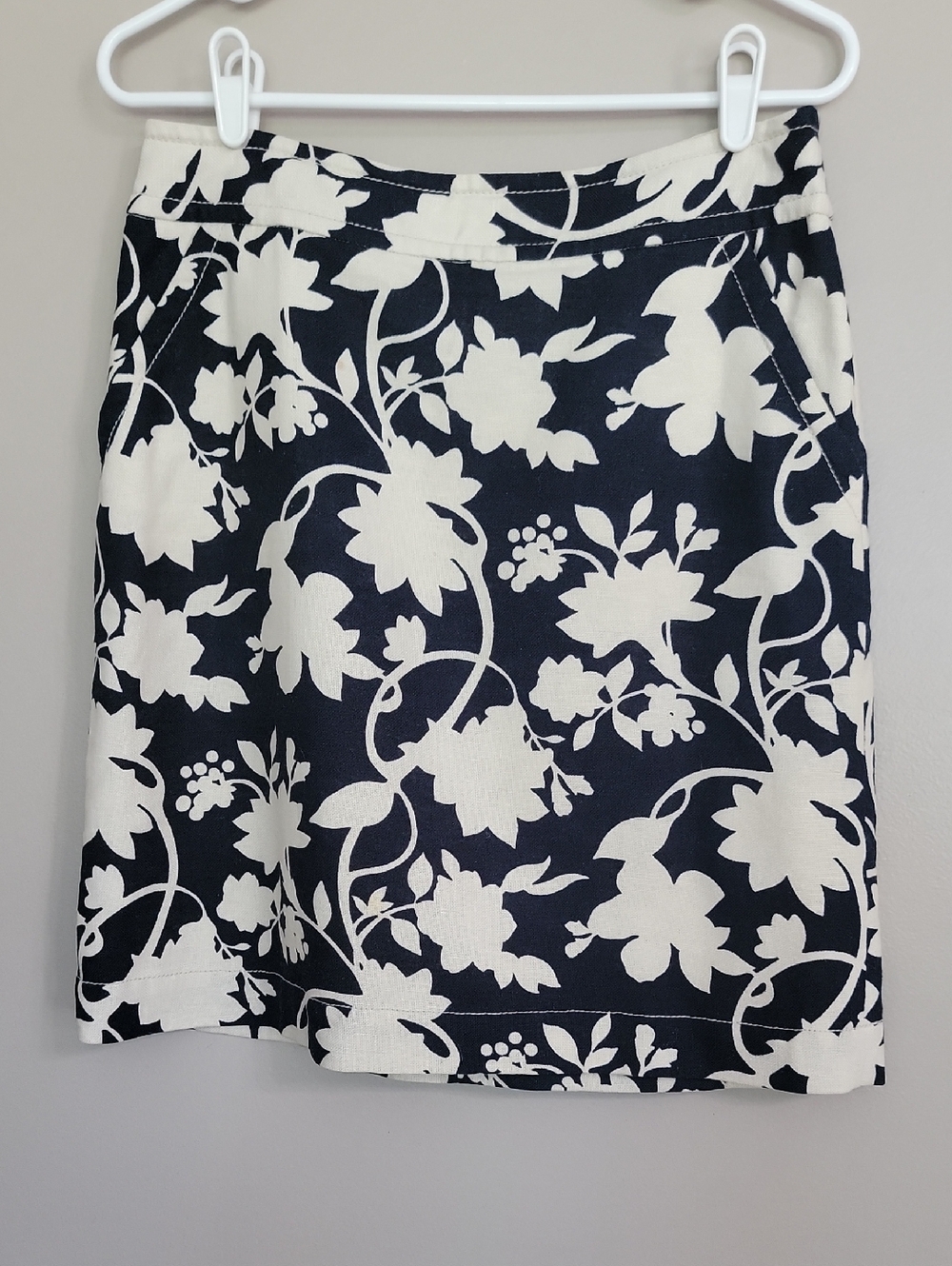 Banana Republic Navy Blue Or Black And Cream Floral Midi Skirt Size 6